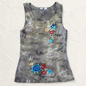 Casual Freedom Women’s Olive Tiedye Tank Top W Floral Embroidery Size L